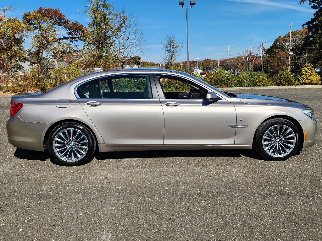 2011 BMW 7 Series 750Li 8