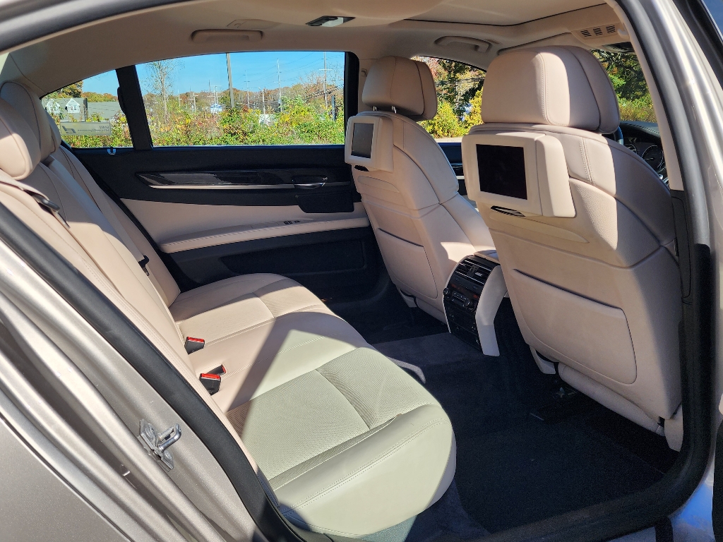 2011 BMW 7 Series 750Li 14