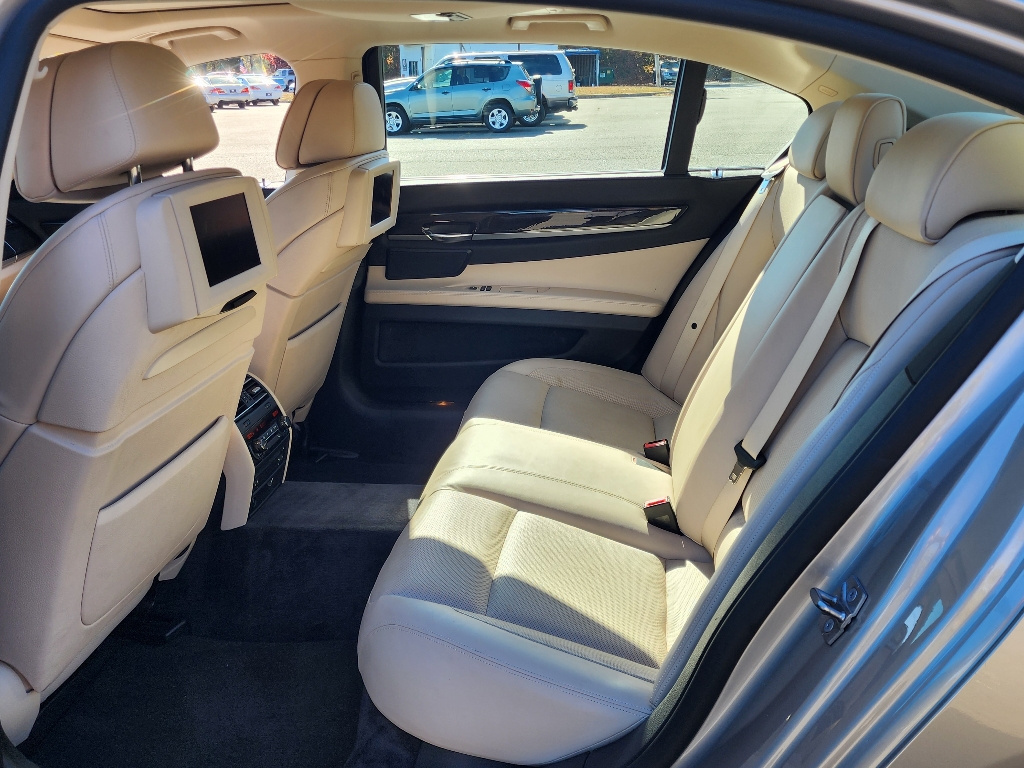 2011 BMW 7 Series 750Li 25