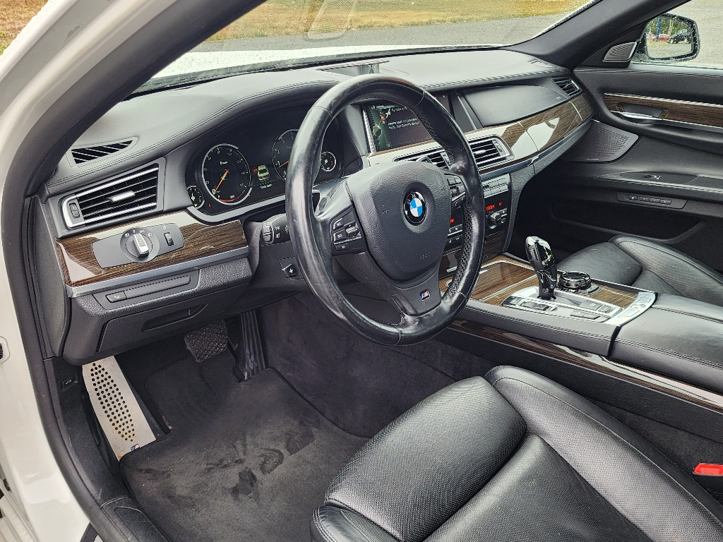 2014 BMW 7 Series 750i xDrive 28