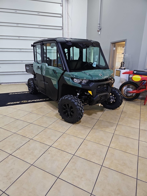 2026 Can-Am SSV DEF MAX DPSCAB 65 HD10 GN 26