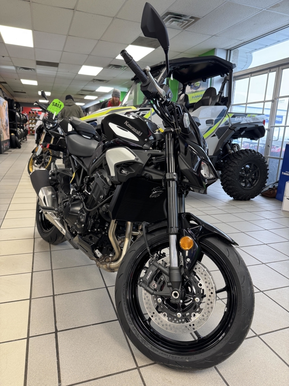 2025 Kawasaki Z900RS ABS