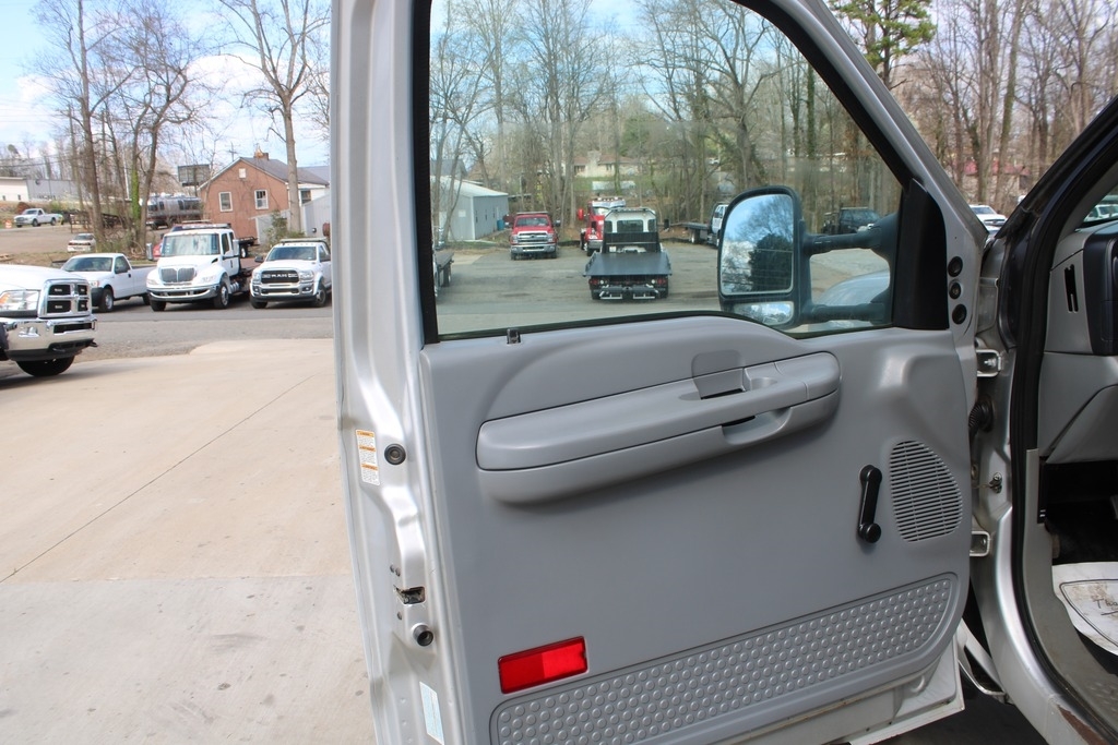2006 Ford F-450 - Photo 16