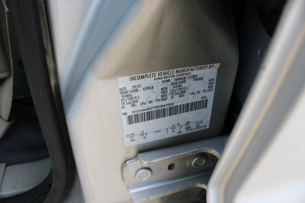 2006 Ford F-450 - Photo 17