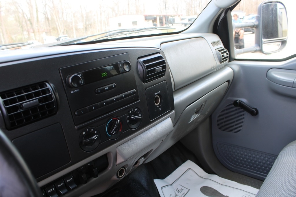 2006 Ford F-450 - Photo 23