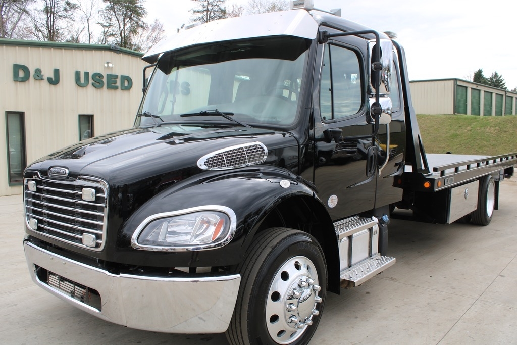 2023 Freightliner M2