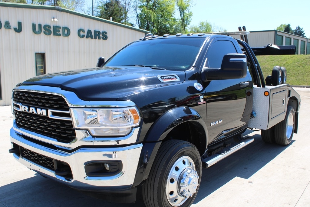 2023 RAM 4500 SLT Regular Cab SWB DRW 145" WB's photo