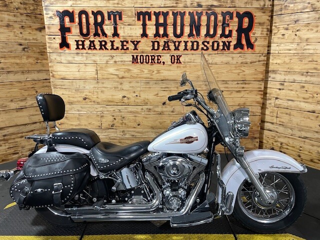 Harley-Davidson® Heritage Softail® Classic 2008 FLSTC WHITE