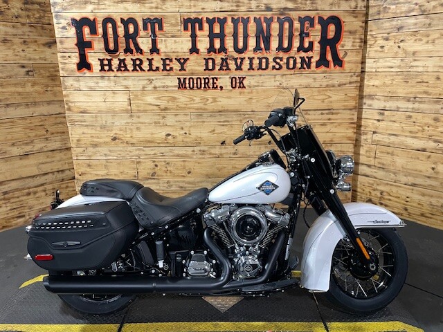 Harley-Davidson® Heritage Classic 2025 FLHC WHITE ONYX ORL