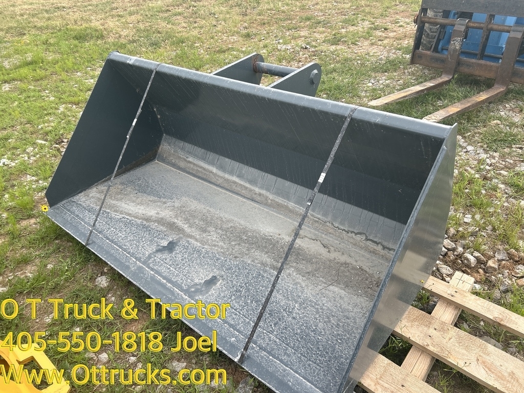 Gehl 72" Bucket Telehandler Bucket Attachment