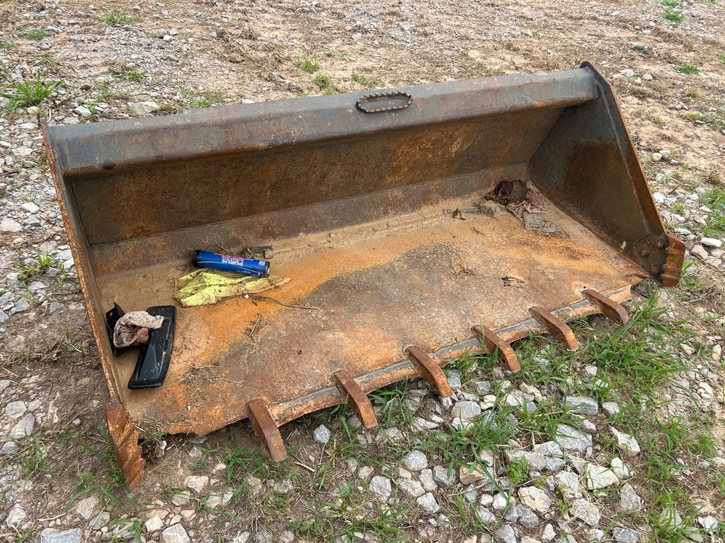 CID 72" Tooth Bucket Skid Steer Loader Attachment Bucket