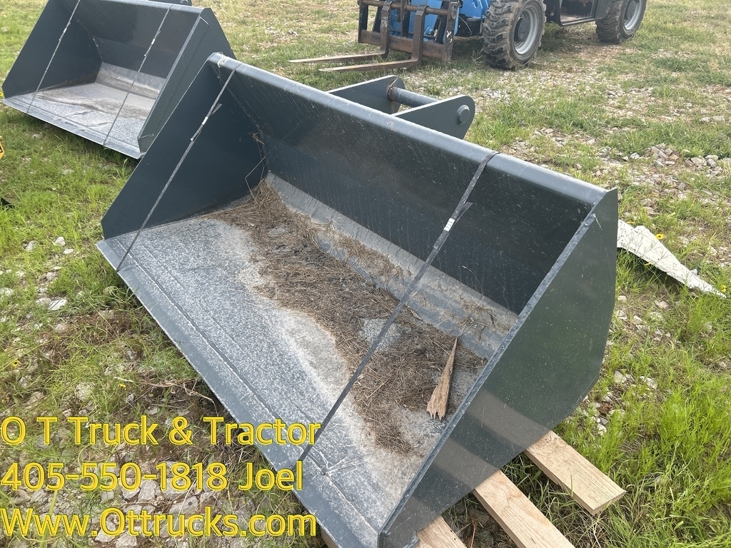 Gehl 72" Bucket Telehandler Bucket Attachment