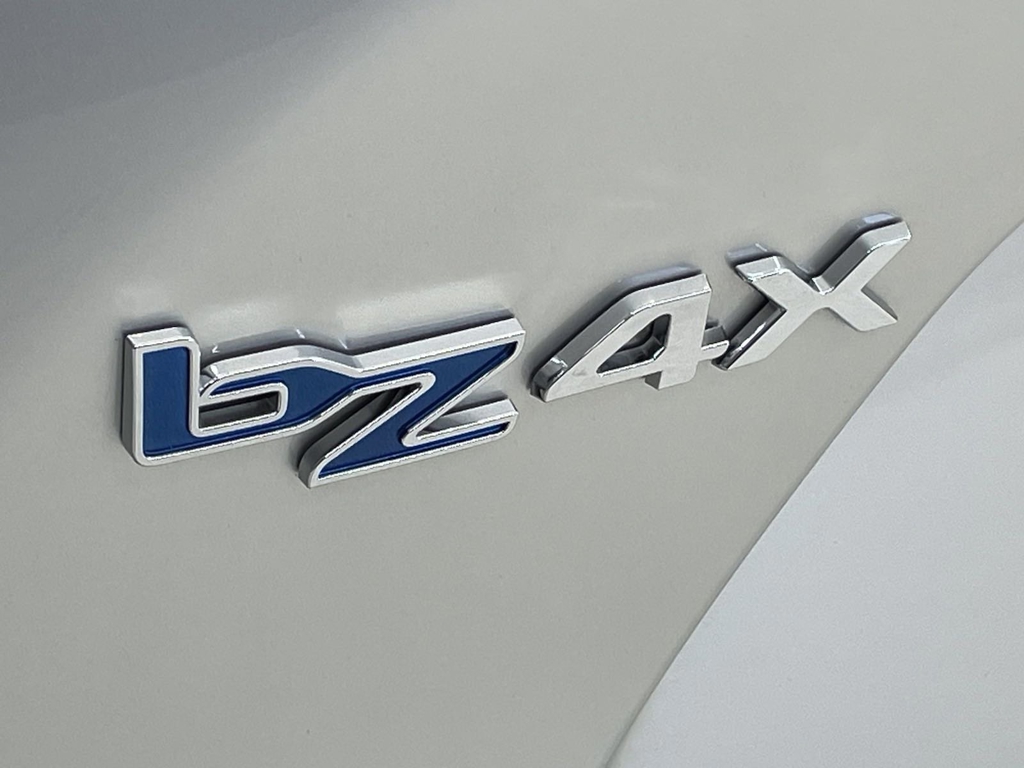 2023 Toyota bZ4X Limited photo