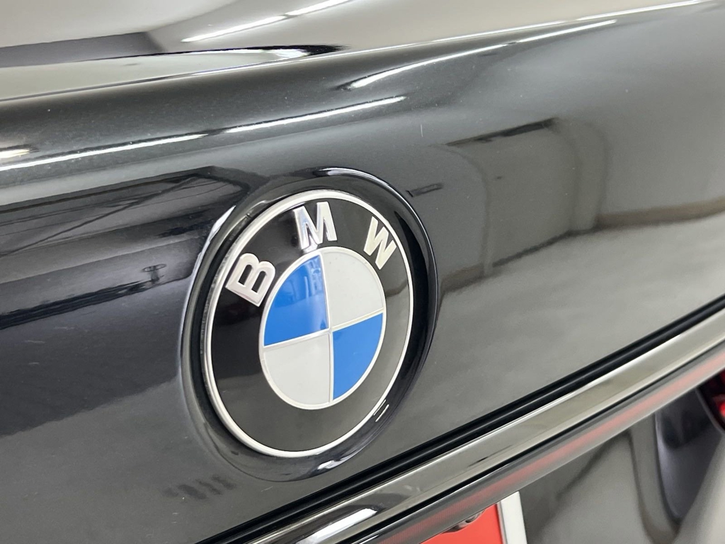 2022 BMW 7-Series 750i xDrive photo
