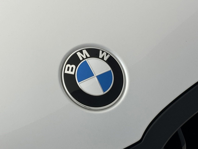 2024 BMW 8-Series 840i photo