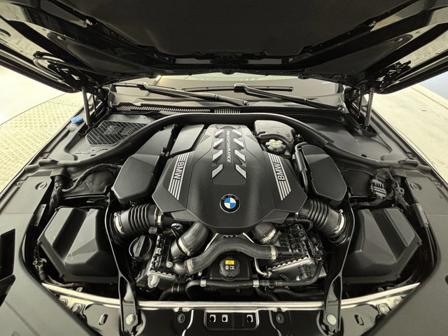 2021 BMW 8-Series M850i photo