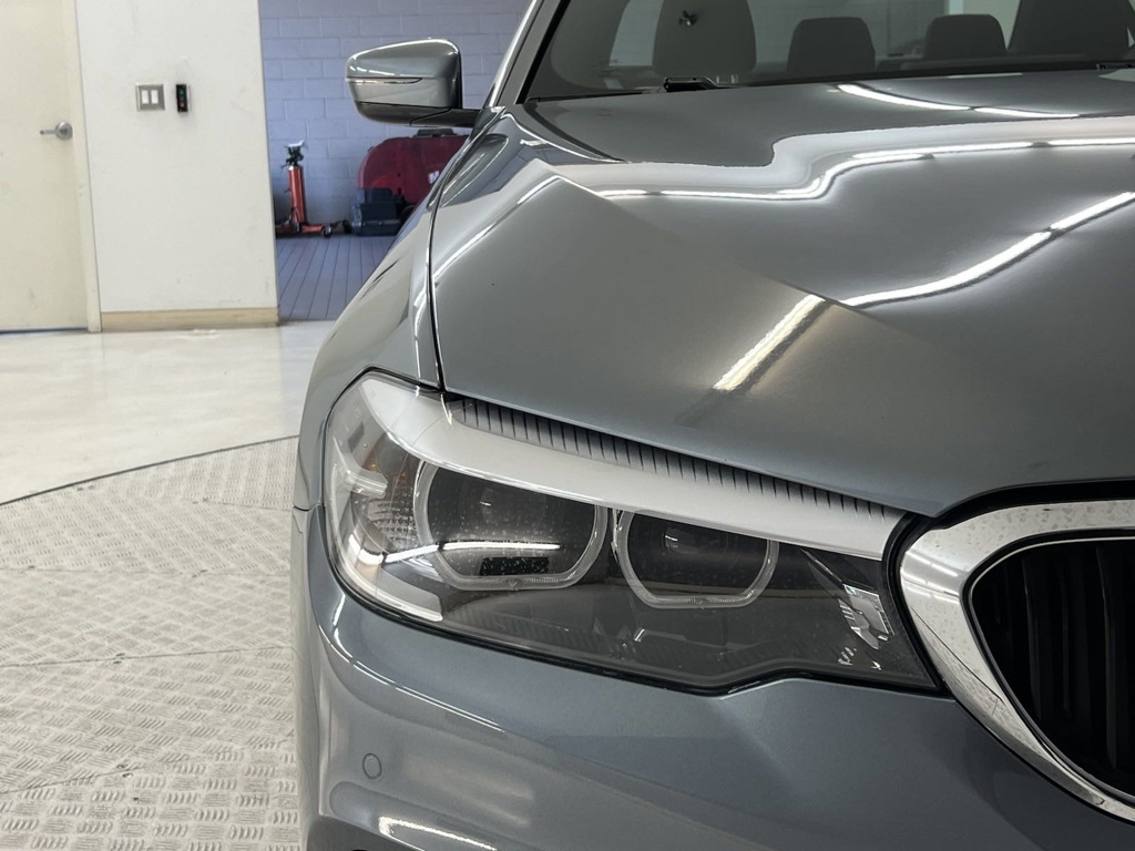 2019 BMW 5-Series 530e iPerformance photo