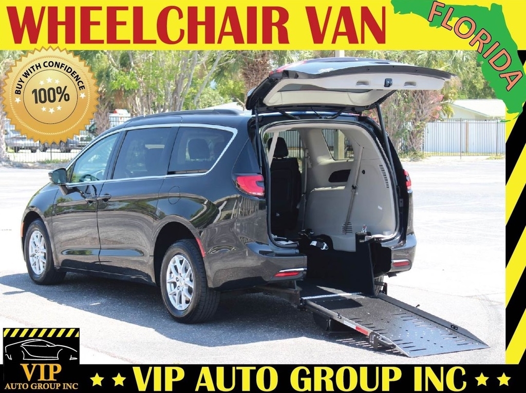 2022 Chrysler Pacifica Touring L Mini-Van