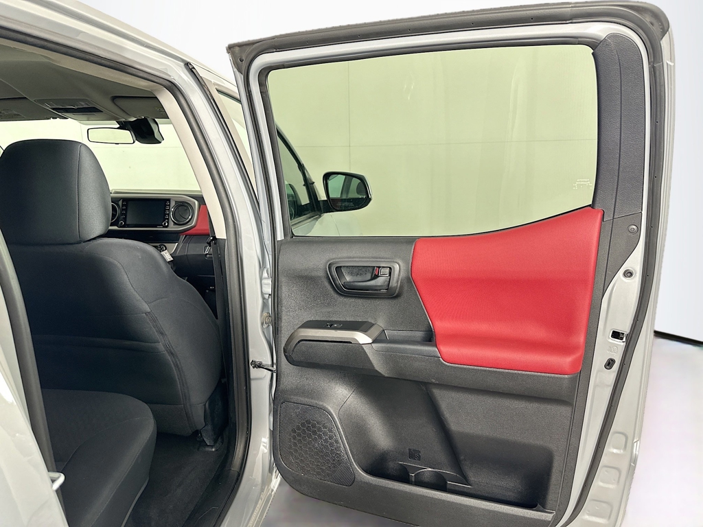 2021 Toyota Tacoma SR5 photo