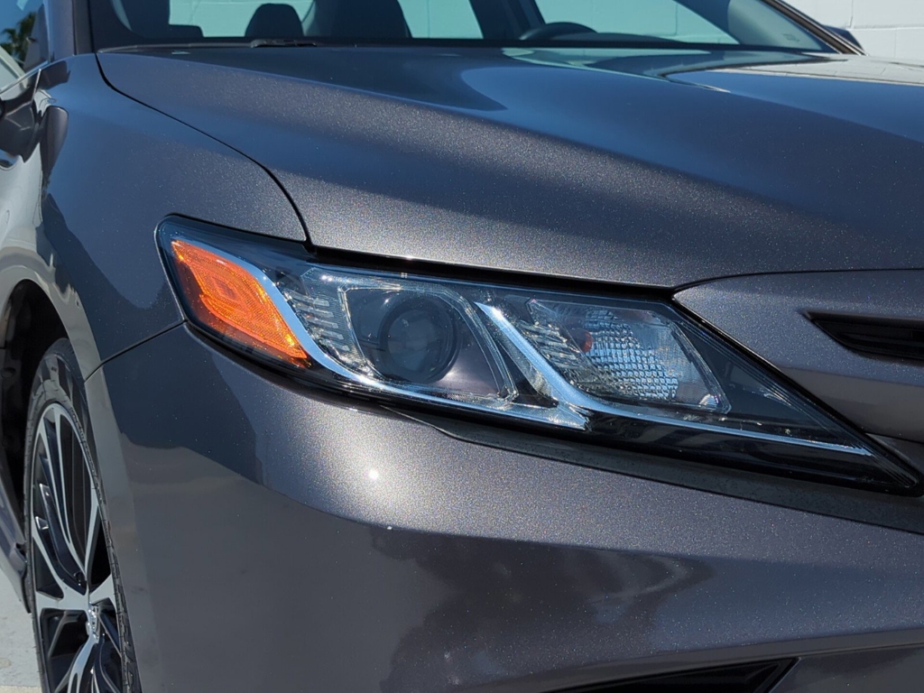 2019 Toyota Camry LE photo