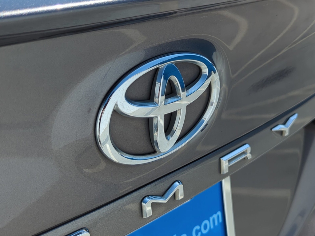 2019 Toyota Camry LE photo