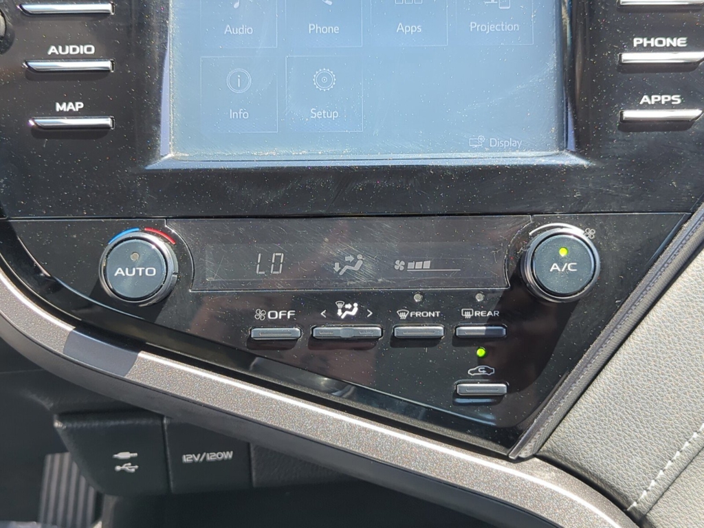 2019 Toyota Camry LE photo