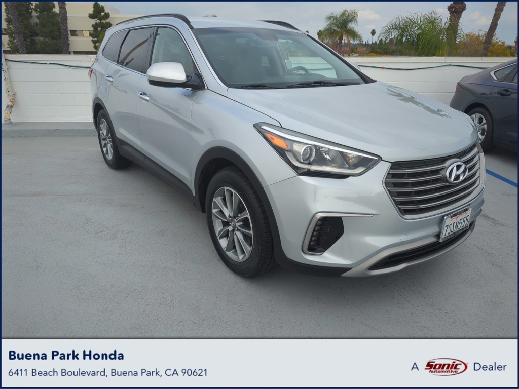 2017 Hyundai Santa Fe SE photo