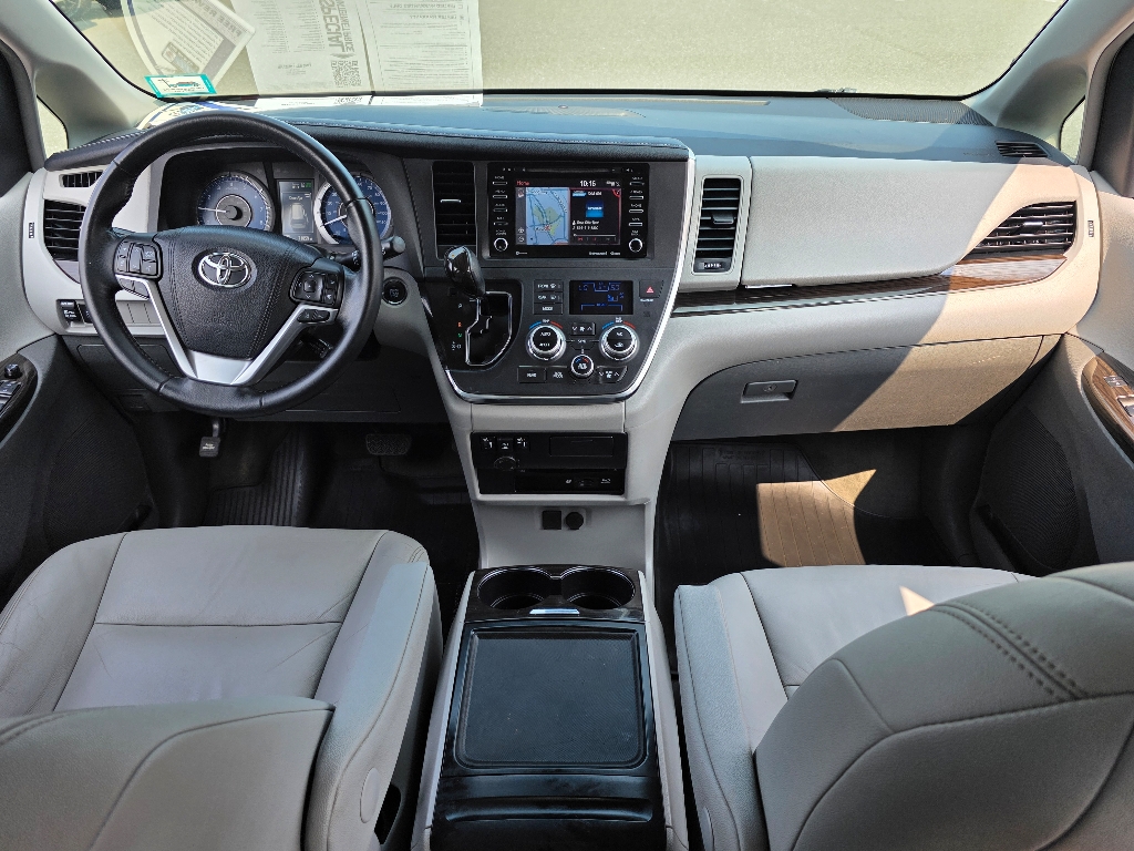 2018 Toyota Sienna  photo