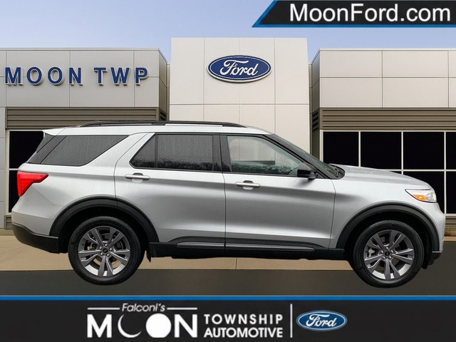 Iconic Silver 2022 Ford Explorer XLT AWD SUV / Crossover All-Wheel Drive Automatic