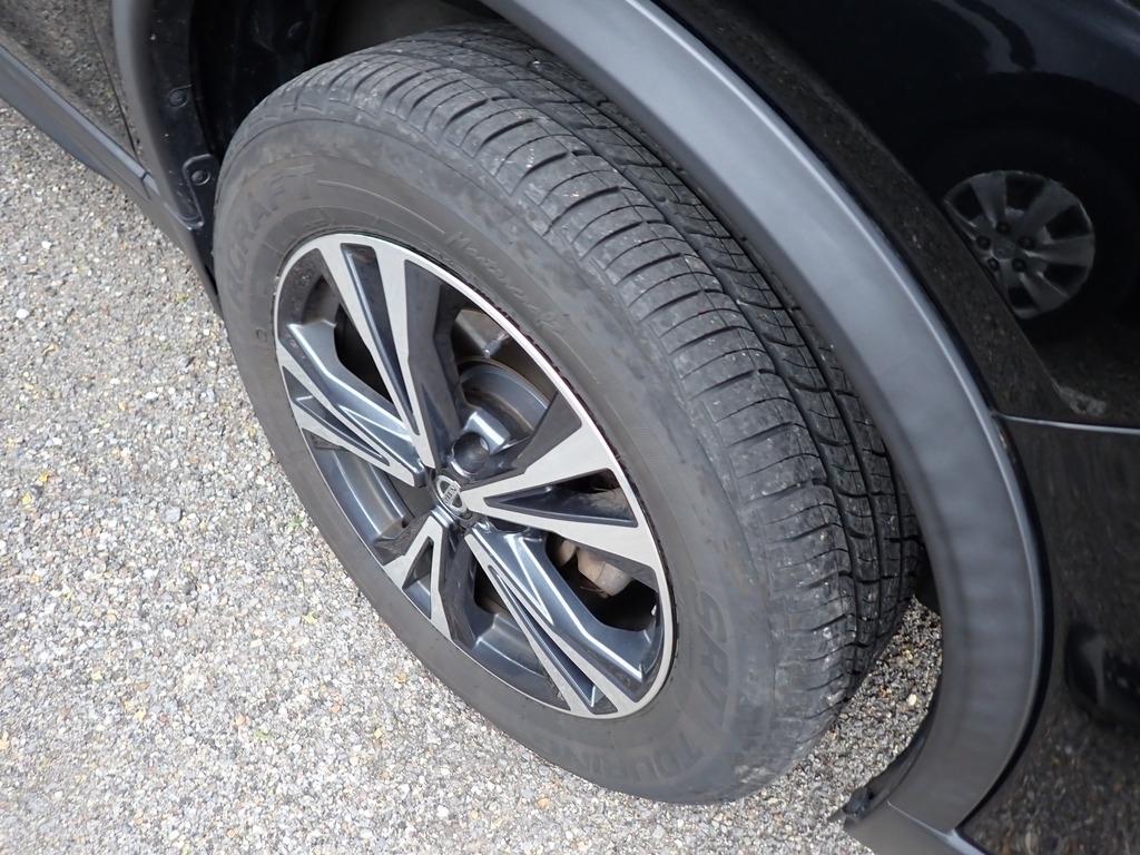 2020 Nissan Rogue SV photo