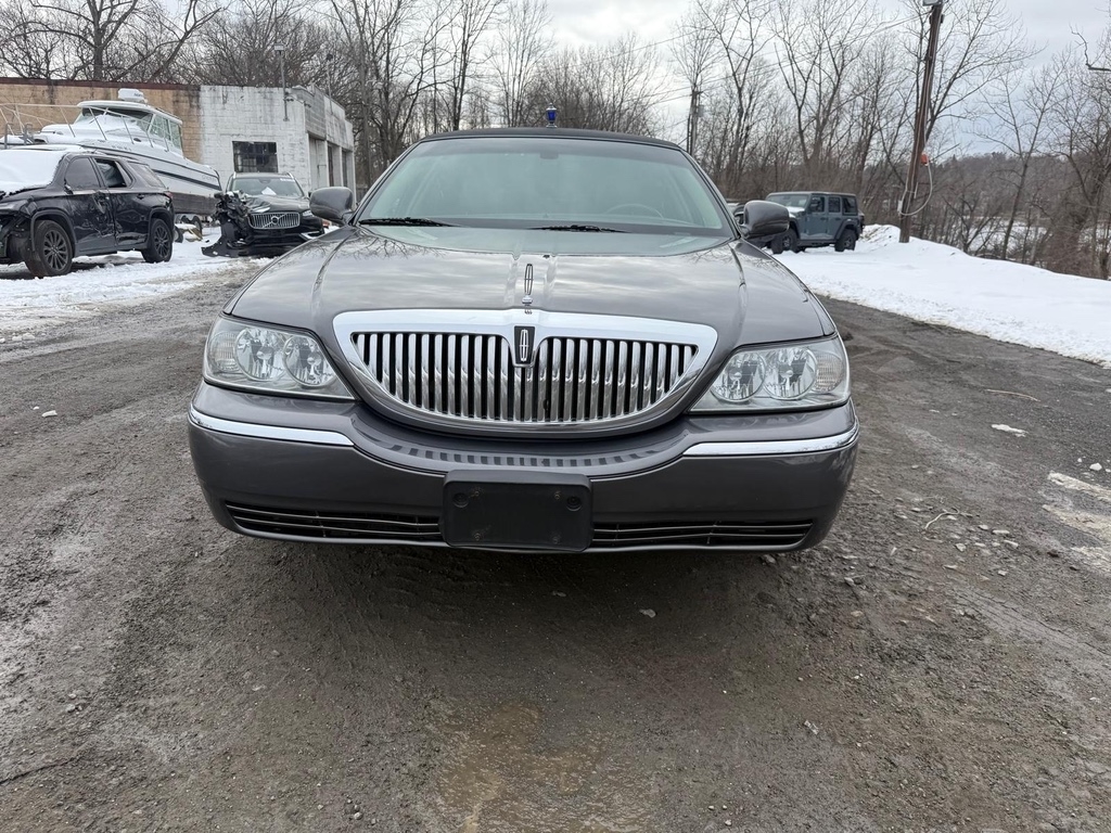 2007 Lincoln Town Car Executive Sedan