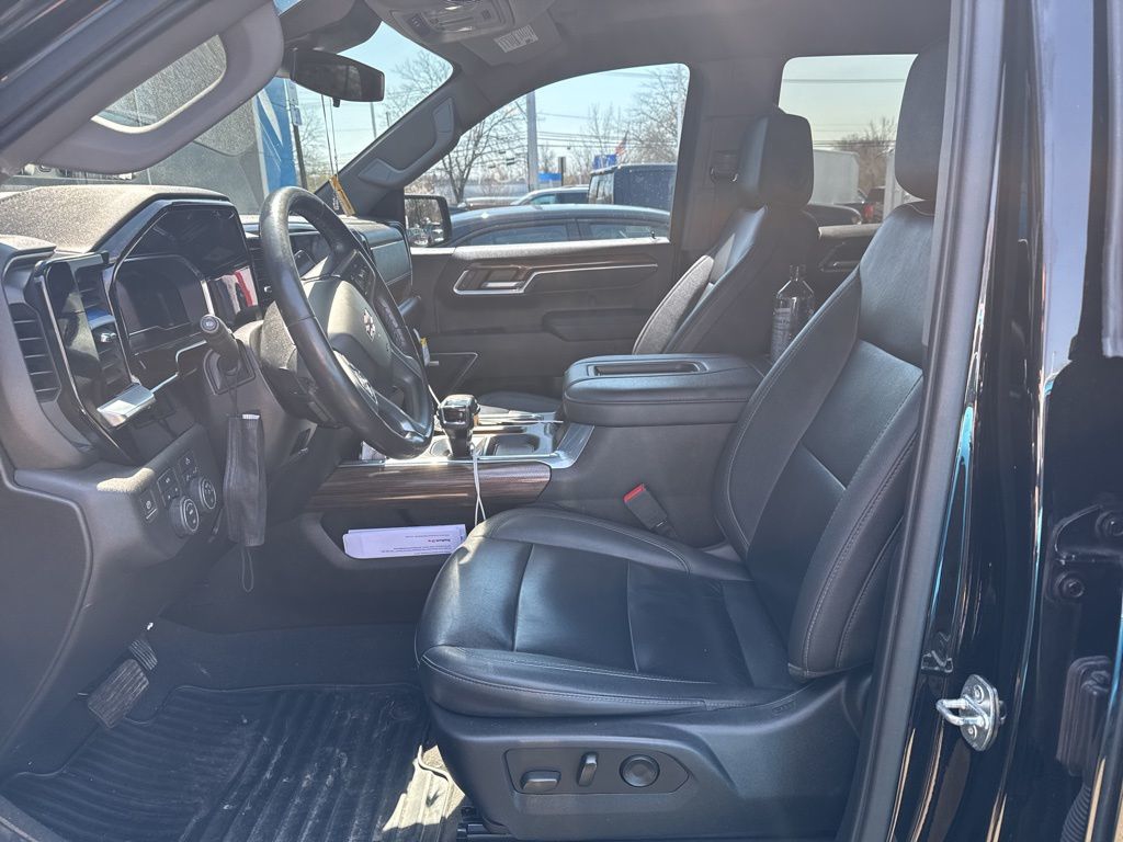 2022 Chevrolet Silverado 1500 RST photo