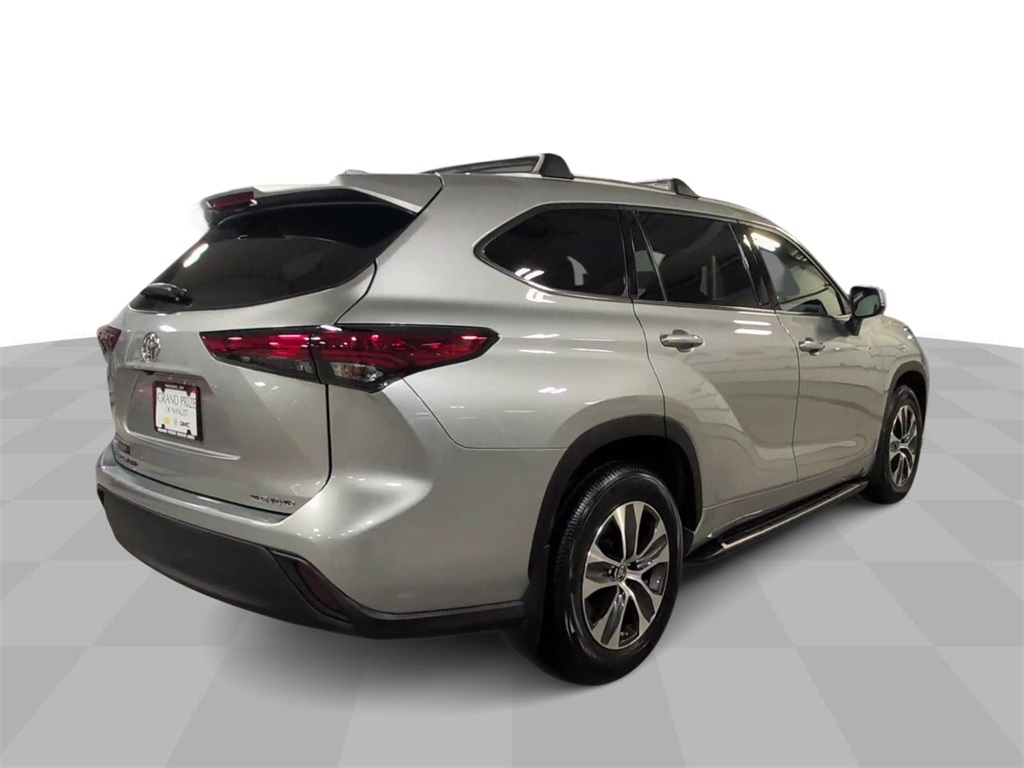 2021 Toyota Highlander XLE 8