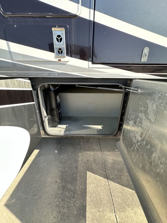 2017 Tiffin Motorhomes Allegro 32 SA 8