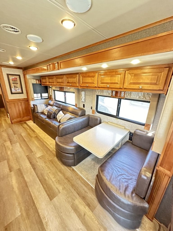 2017 Tiffin Motorhomes Allegro 32 SA 19