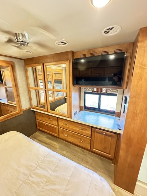 2017 Tiffin Motorhomes Allegro 32 SA 28