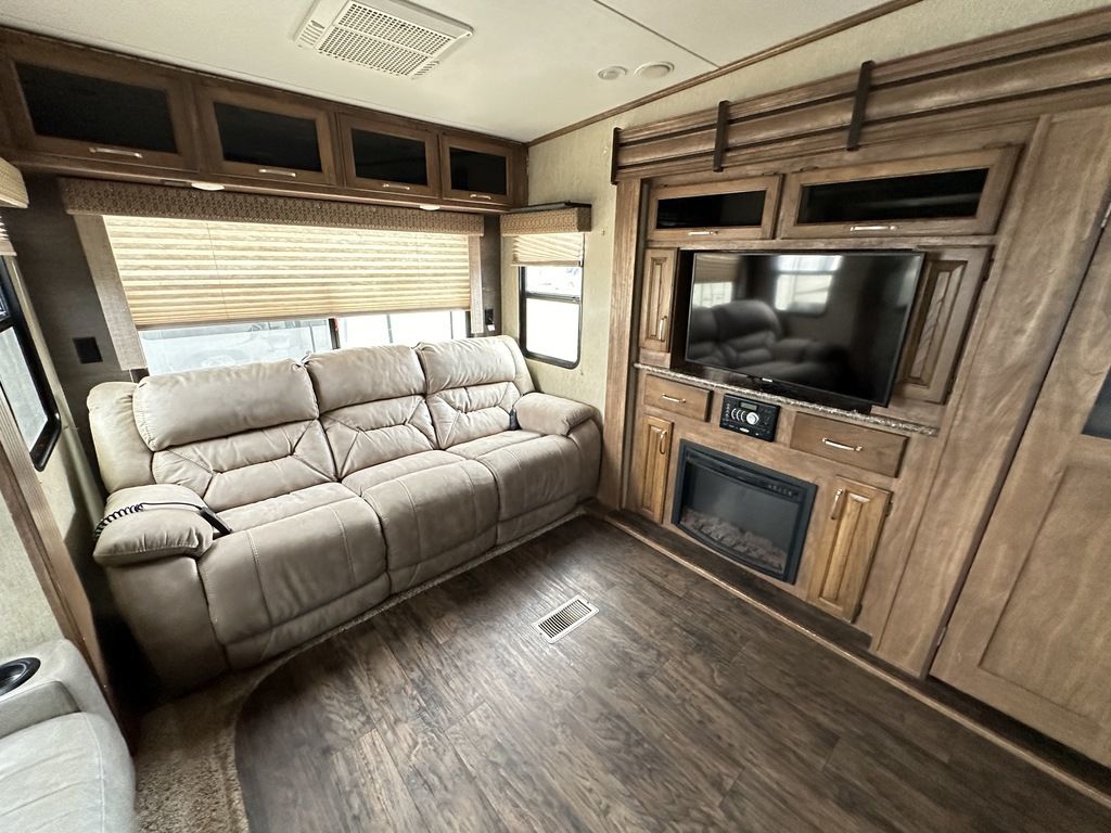 2015 Keystone Laredo 355RL 8