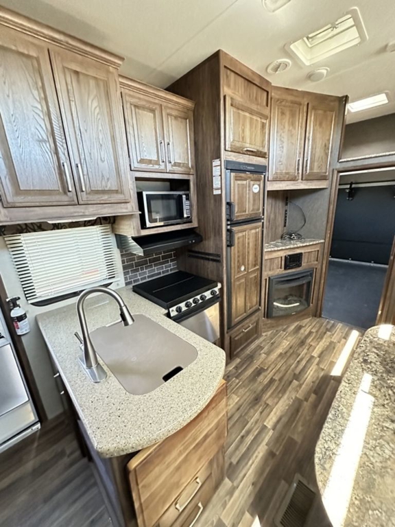 2016 Keystone Cougar 326SRX 5