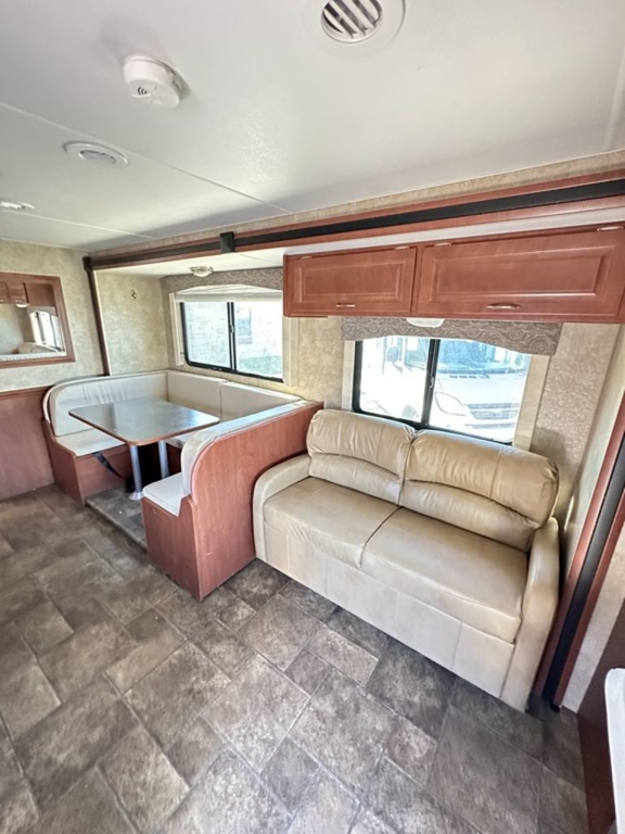 2014 Winnebago Minnie Winnie 31K 13