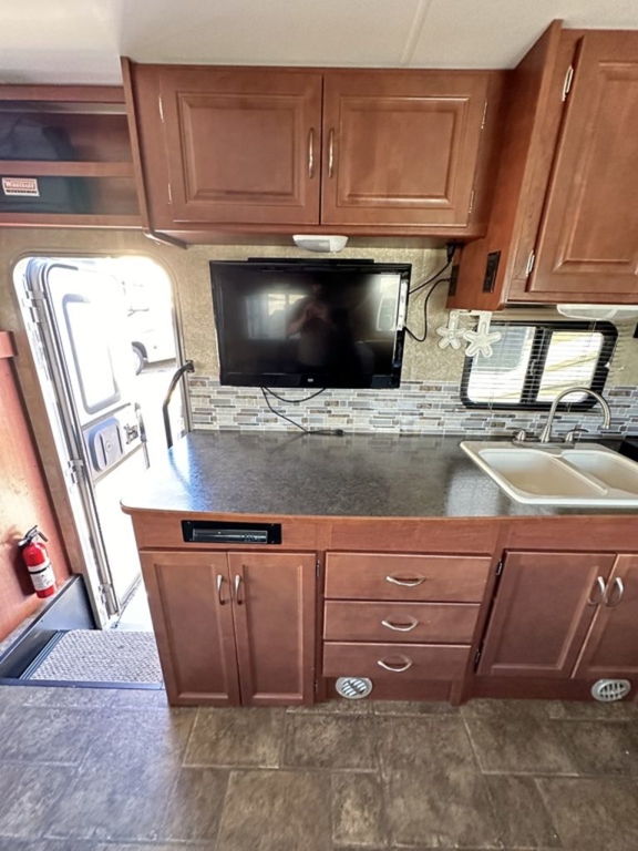 2014 Winnebago Minnie Winnie 31K 15