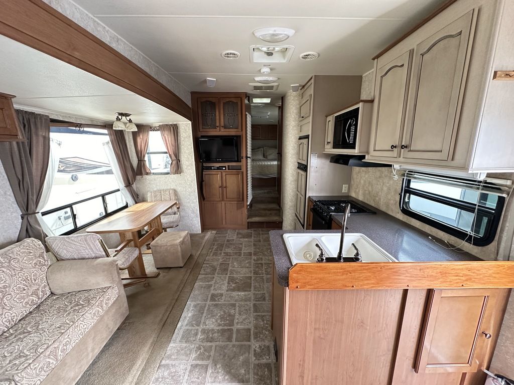 2011 Highland Ridge RF287RLS  5