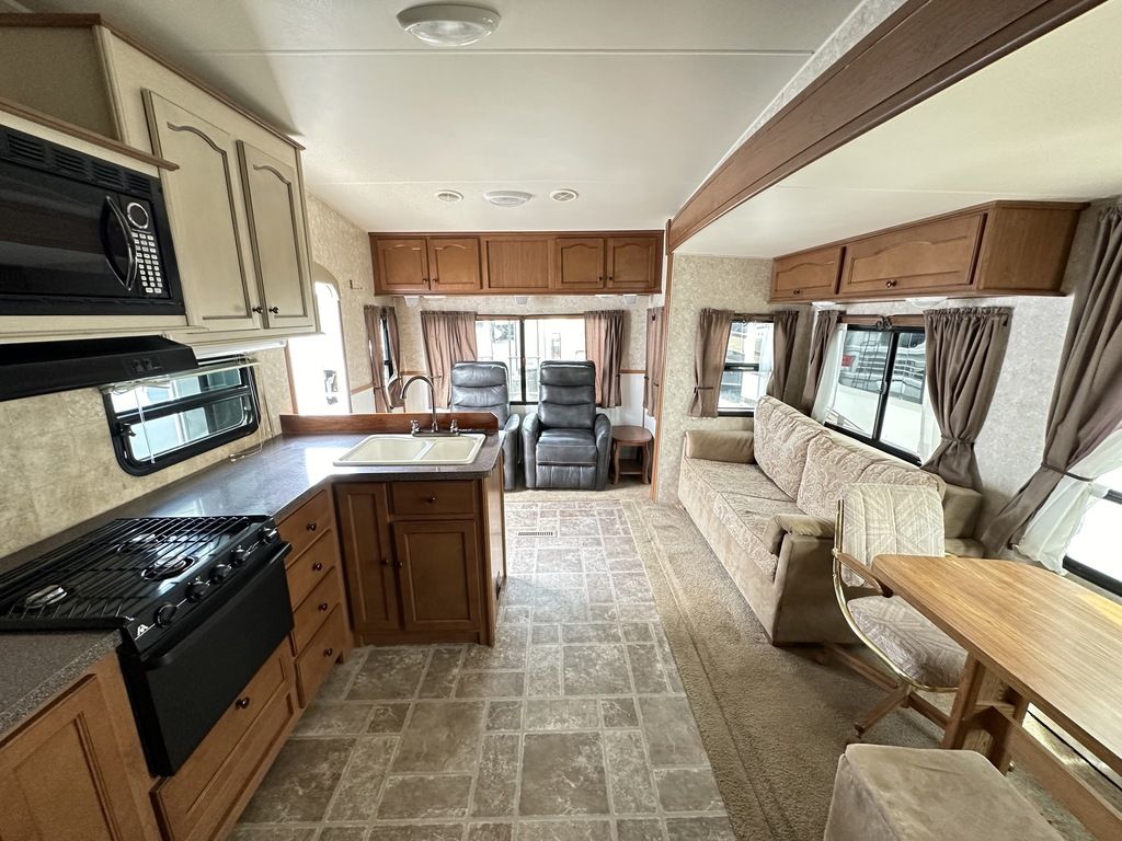 2011 Highland Ridge RF287RLS  6