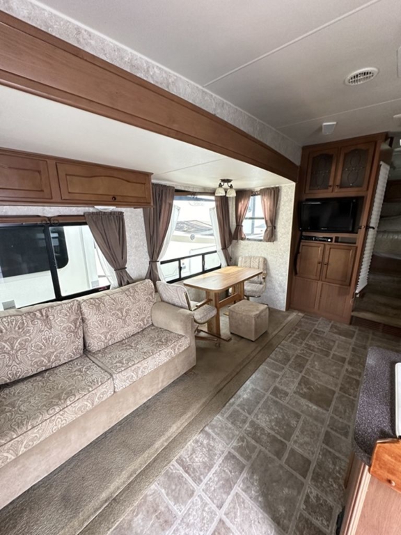 2011 Highland Ridge RF287RLS  7