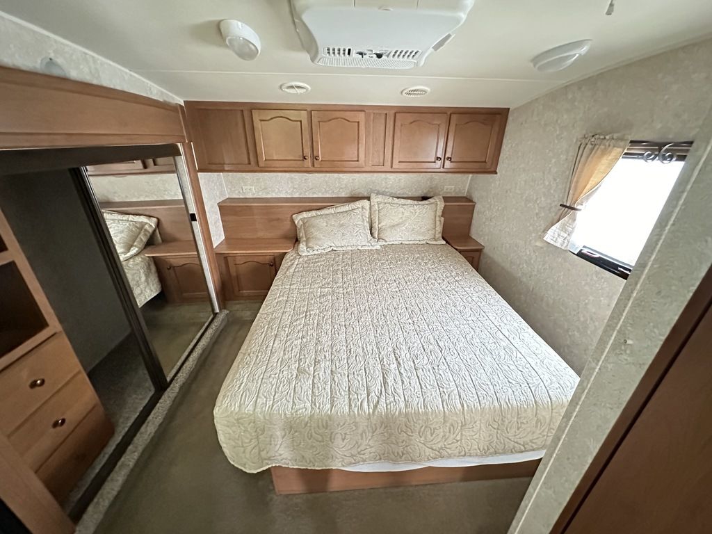 2011 Highland Ridge RF287RLS  9