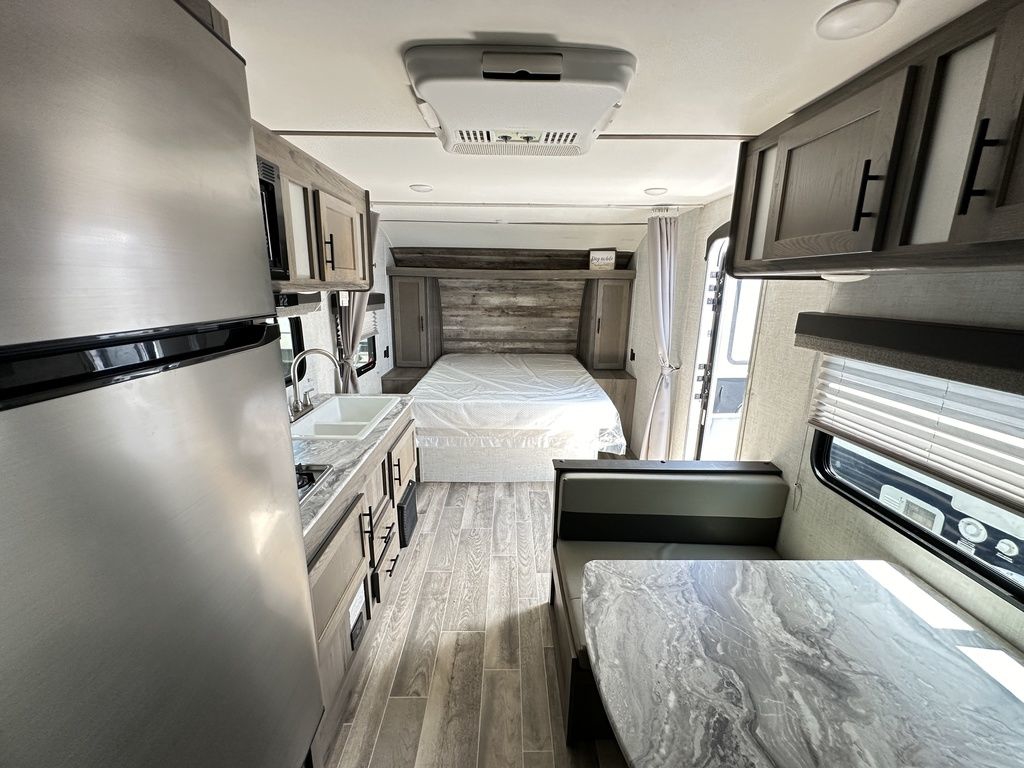 2021 Gulf Stream Kingsport Ultra Lite 248BH 5