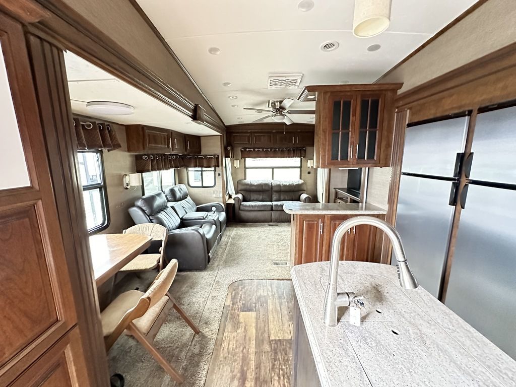 2013 Coachmen 370RL  5