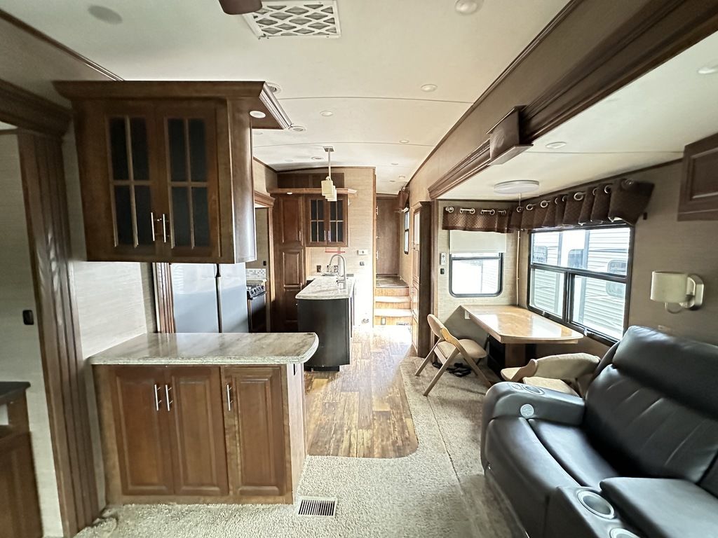 2013 Coachmen 370RL  6