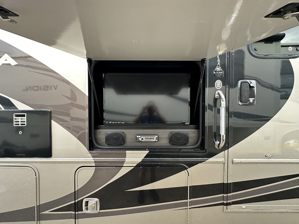 2014 Winnebago Vista 35F 4