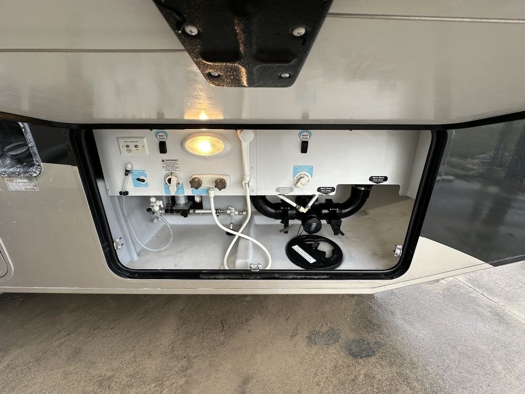 2014 Winnebago Vista 35F 9