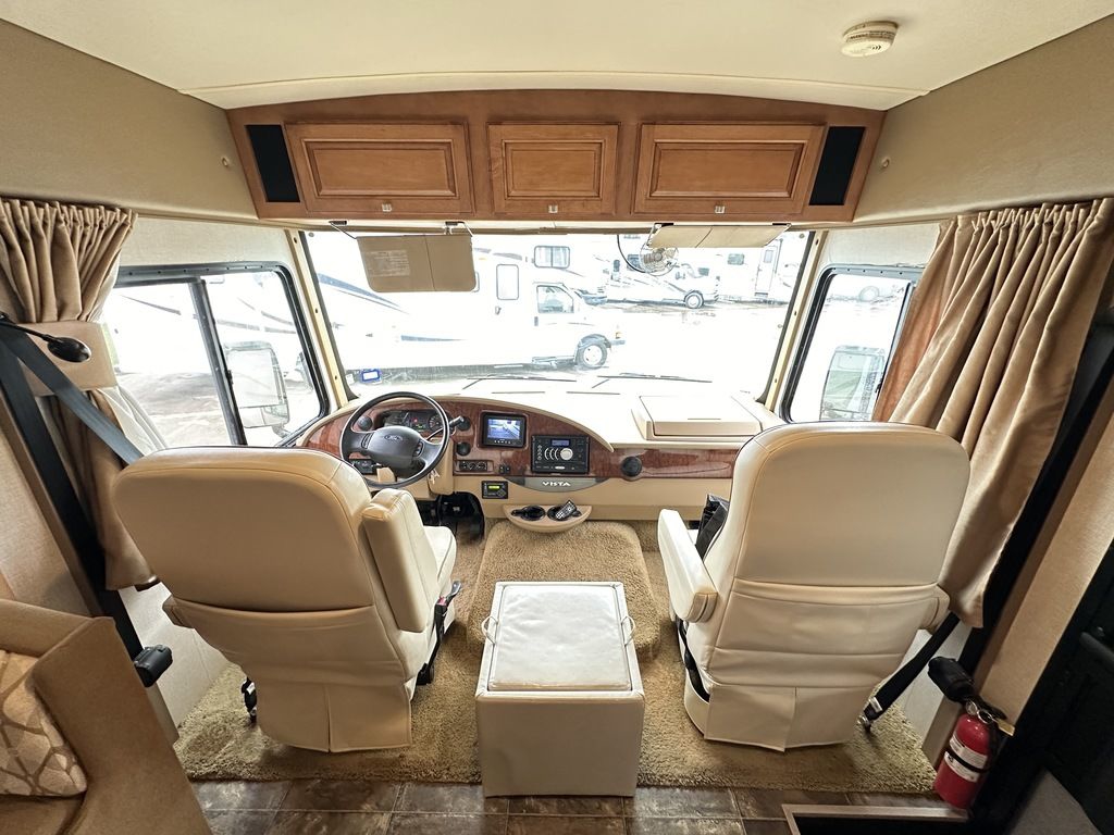 2014 Winnebago Vista 35F 12